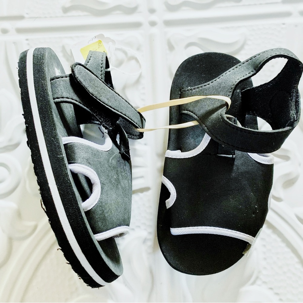 Zac & Evan Toddler/Little Boy Beach Sandals B&W